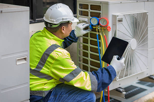 Professional Hvac Installation technician working in Freeport, TX